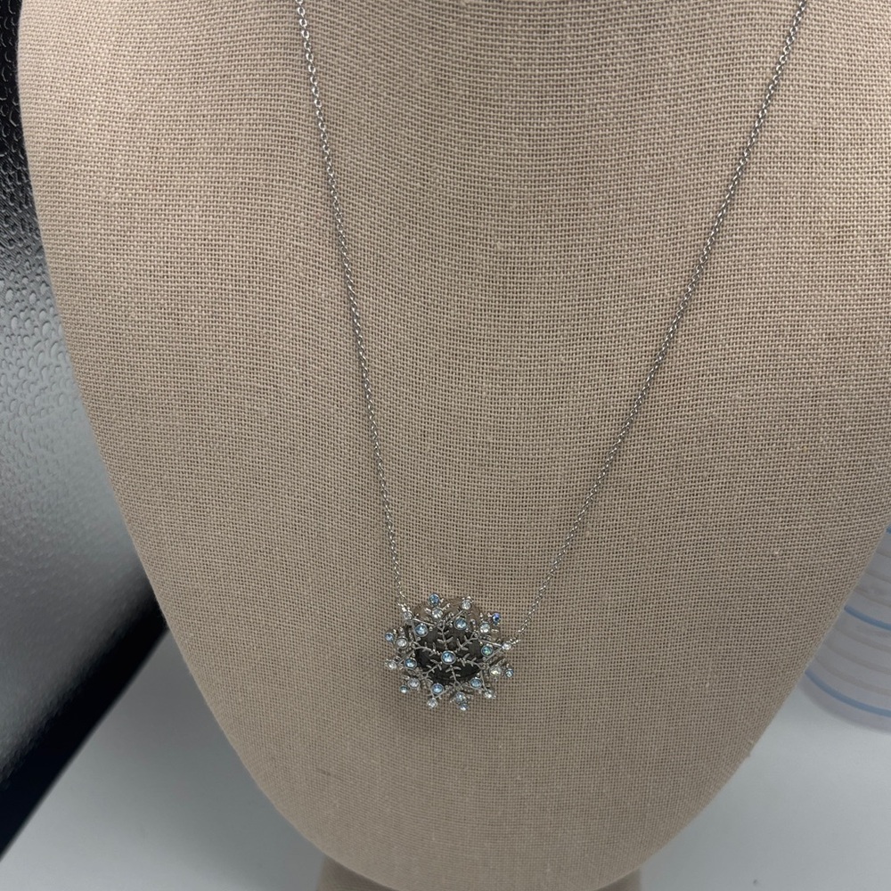 Origami Owl Silver-Tone Snowflake locked Necklace with Clear Crystals - Picture 4 of 6